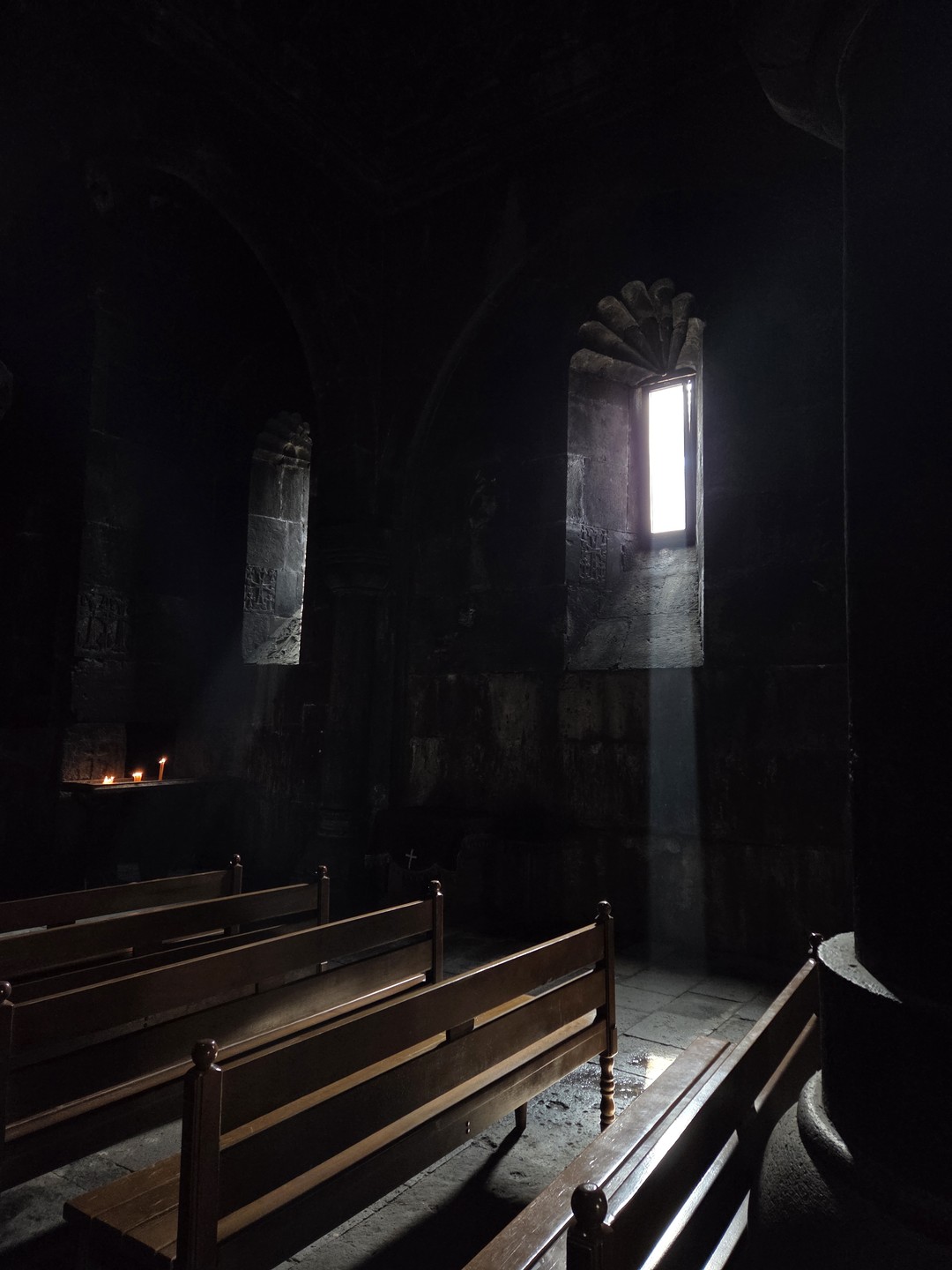 Каменная симфония Гарни, скальный Гегард и обед на озере Севан (Петр)