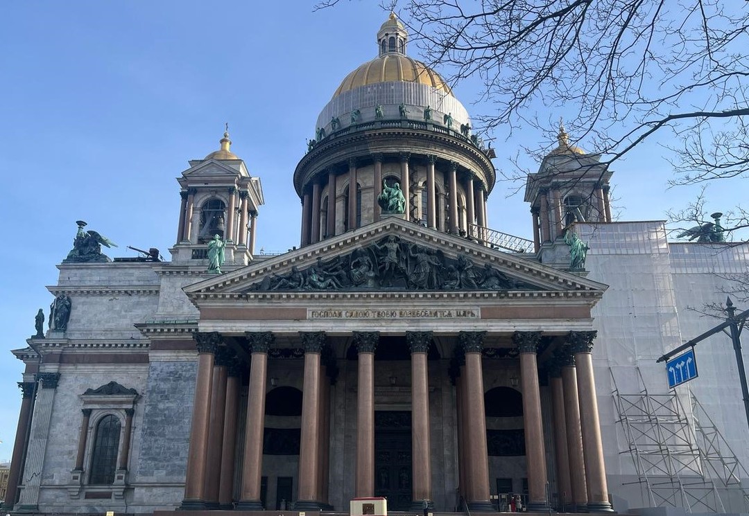 Владимир отличный рассказчик! Увлекает гостей Петербурга с самой первой минутой своего повествования. Материал излагает отлично. Способен