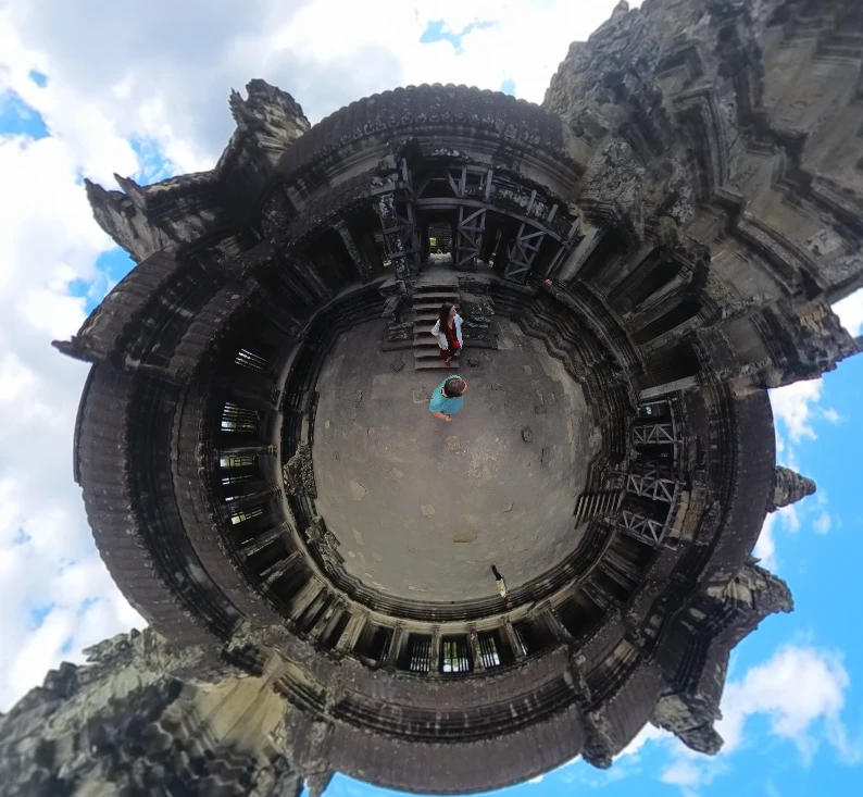 Мы с женой прилетели на сутки с Пхукета. Андрей встретил нас на машине, отвез в отель