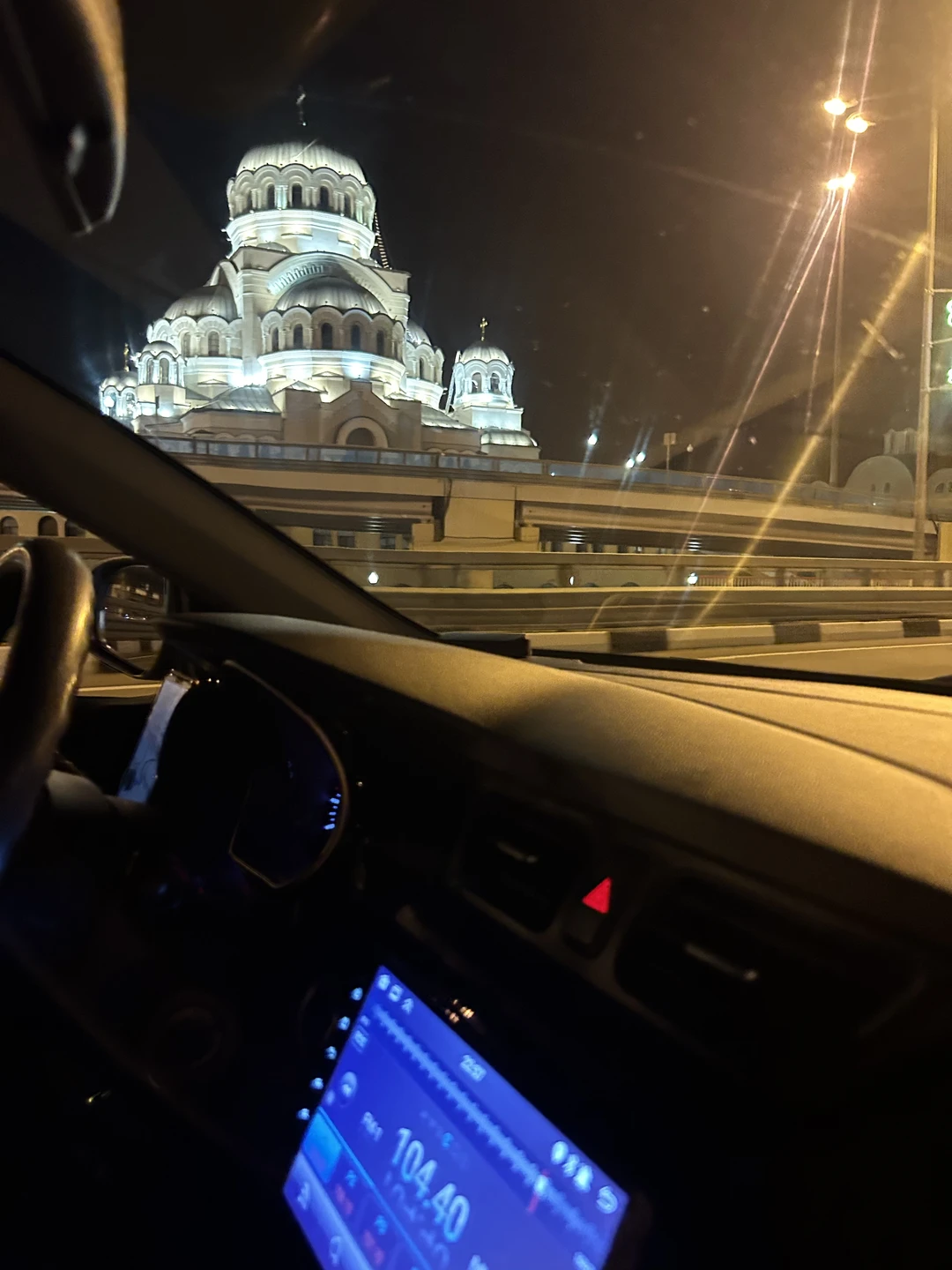 Антон был замечательным водителем,экскурсоводом. Все доступно и интересно рассказал, показал. Шоу Фонтанов было незабываемо. Дорога туда