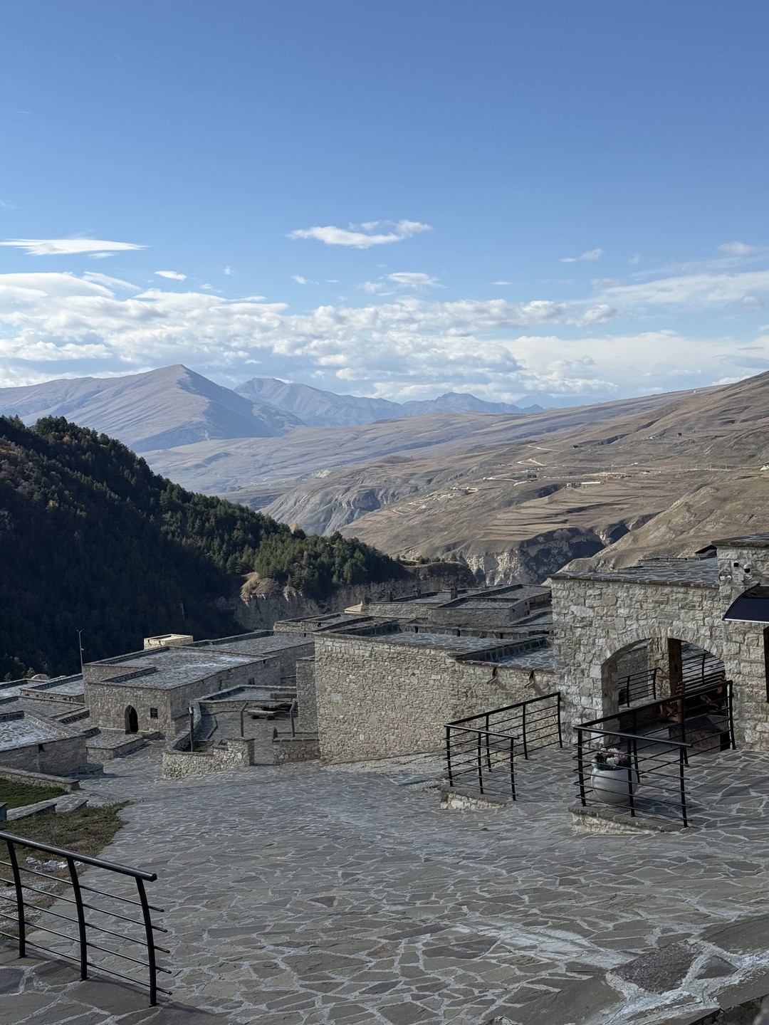 Хочу выразить огромную благодарность нашему гиду Муслиму за невероятную и незабываемую экскурсию по Чечне!