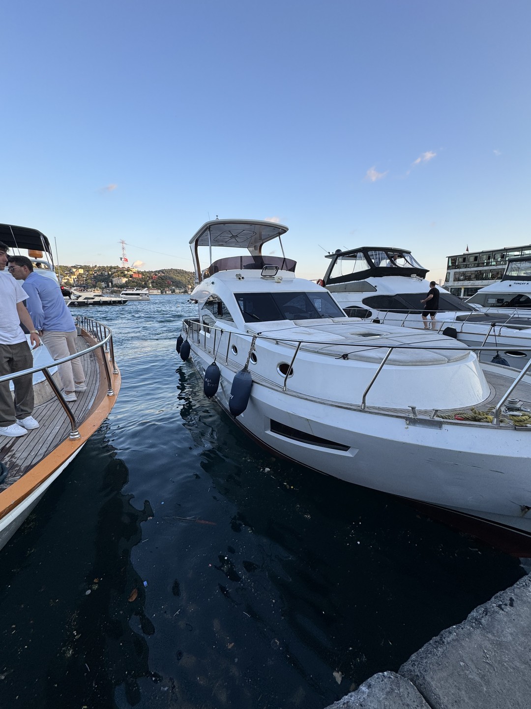 12.07 я забронировал яхту, очень быстро связались и доступно объяснили как и куда добраться!