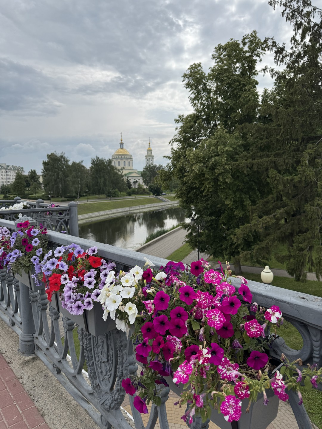 Спасибо большое Дмитрию за увлекательную и познавательную экскурсию! Он – настоящий профессионал своего дела: эрудированный, внимательный