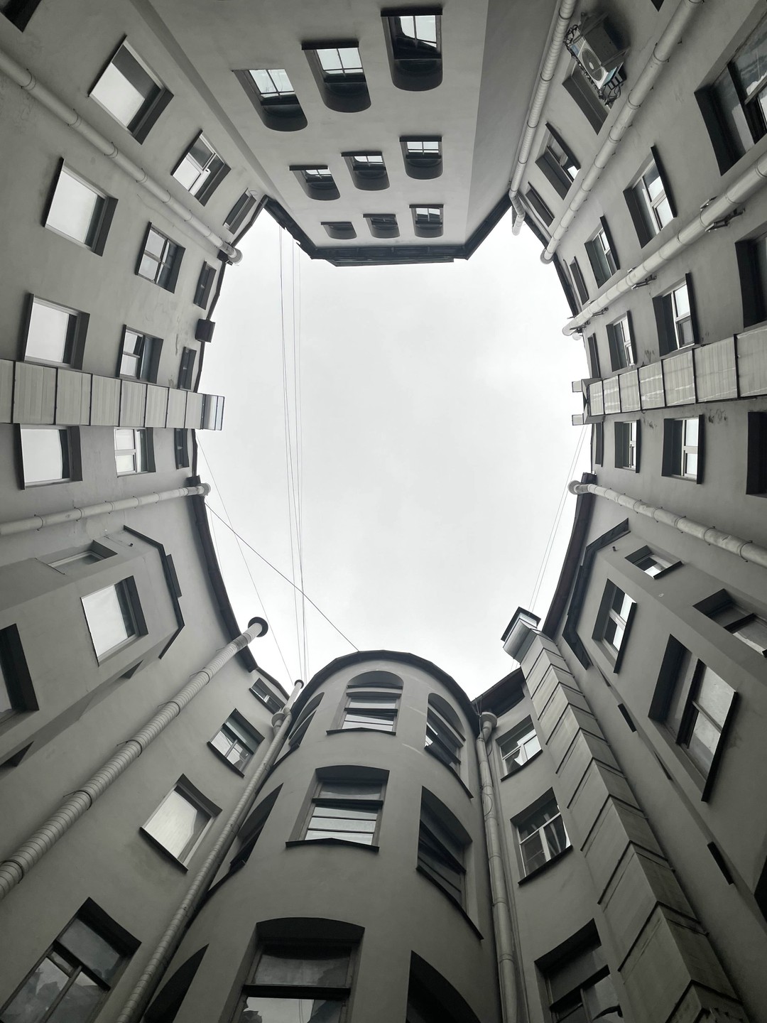 Доходные дома, дворы-колодцы и парадные лестницы (Мария)