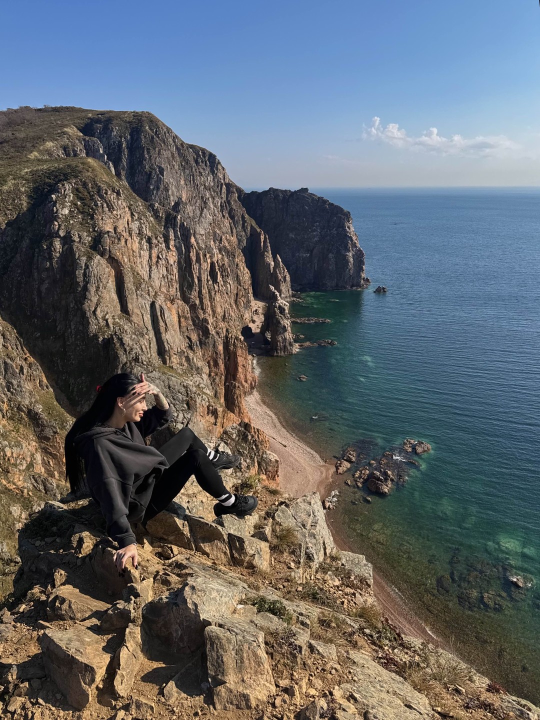 У нас был замечательный гид Сашенька 🙏🏽❤️ максимально открытый и эмпатийный человечек, с огромной благодарностью и