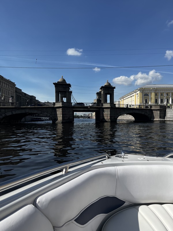 Фото к экскурсии Петербург на воде: уютный пикник на катере