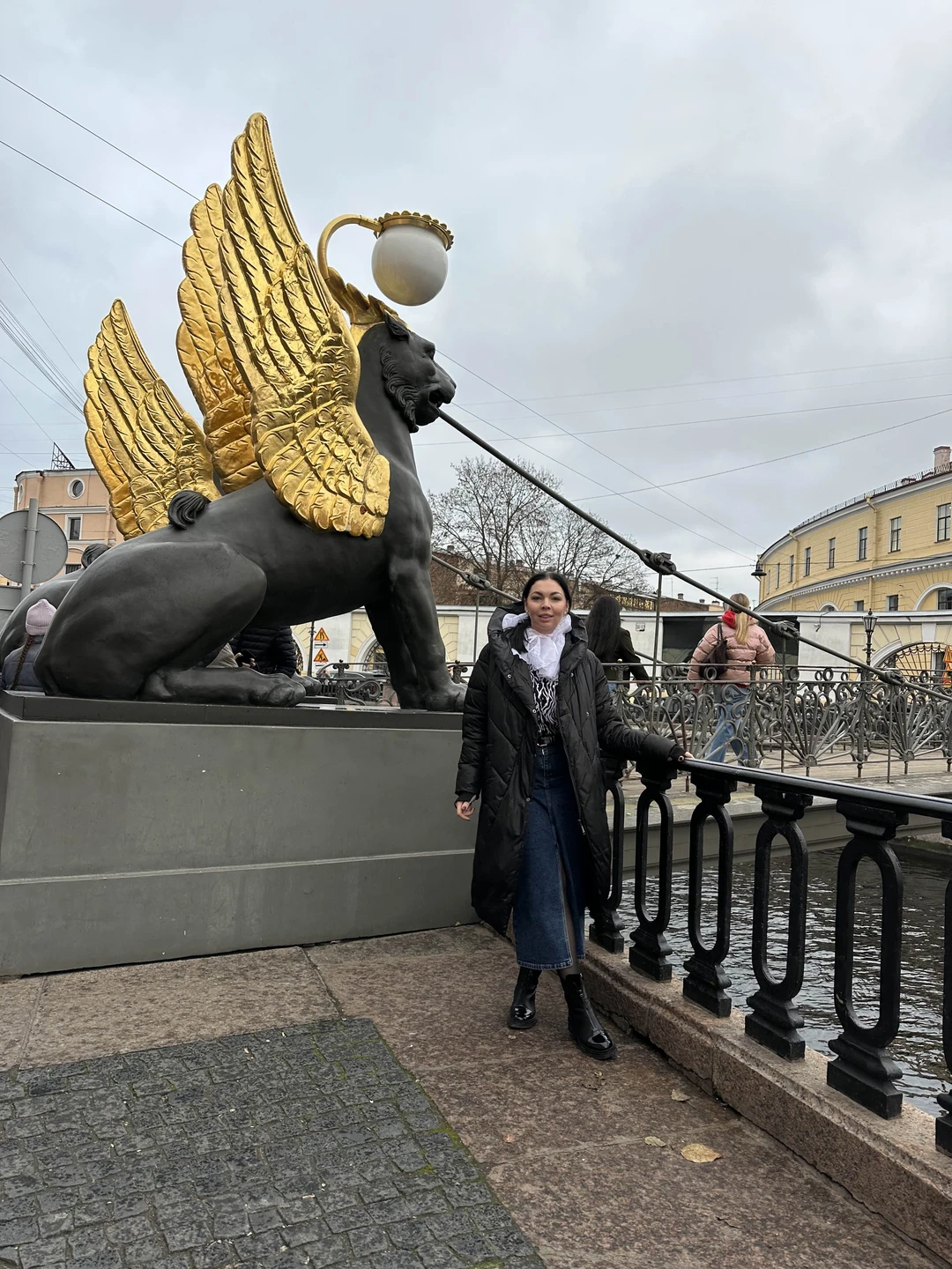 Интересно, завораживает Истрия города 🌆 информация глубокая и интересная, гид Александра -мега крутая, отзывчивая, грамотная, рассказала