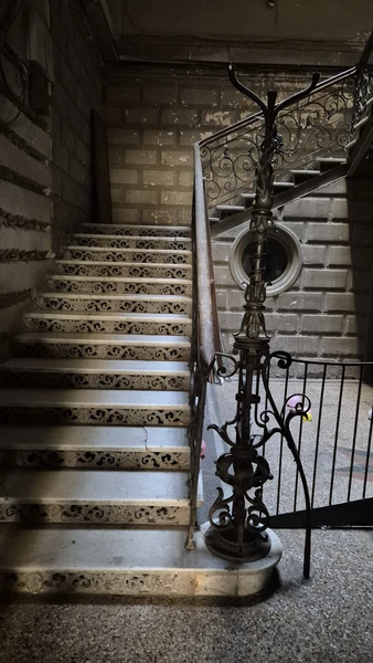 Очень интересная, немного пьяная и увлекательная прогулка по городу. Григол весело и профессионально рассказывает про свой город. Всем рекомендую