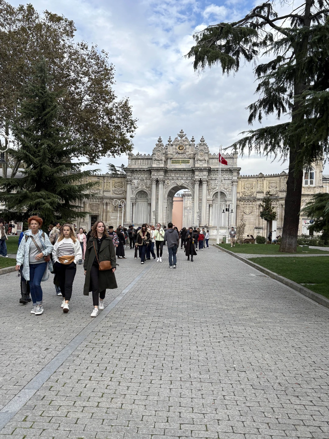 Европейская роскошь Стамбула: дворец Долмабахче и улица Истикляль (Анастасия)