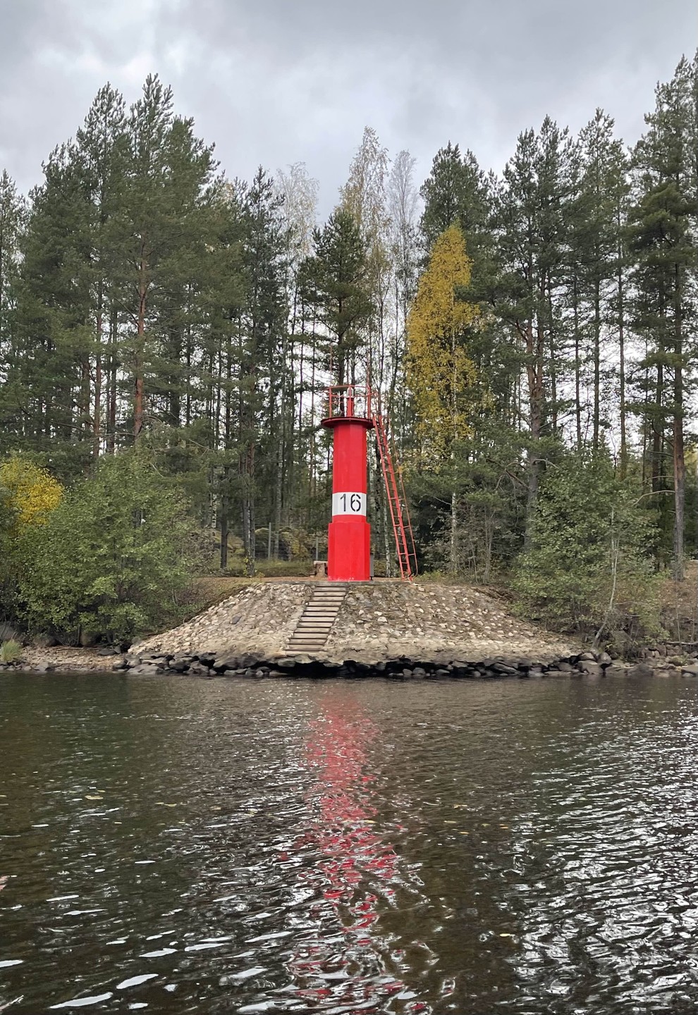 Взгляд на Монрепо со стороны воды необычен и прекрасен! Заметно, что Юзеф очень любит свою работу!