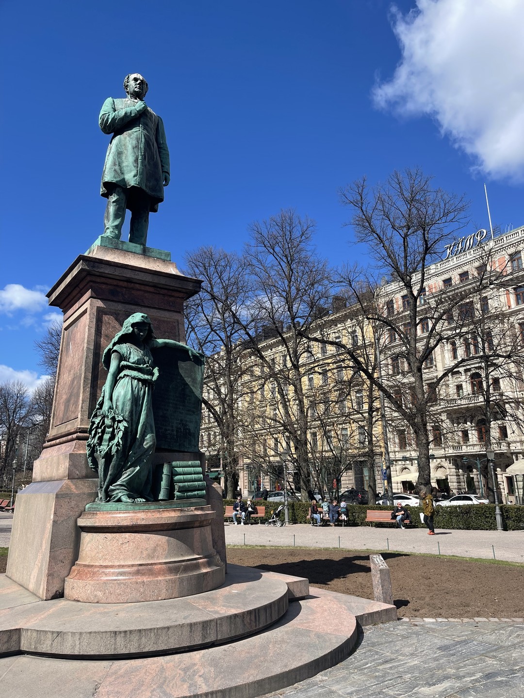 Экскурсовод Ольга с правильным и красивым русским языком, с глубоким взглядом и современным пониманием жизненного уклада