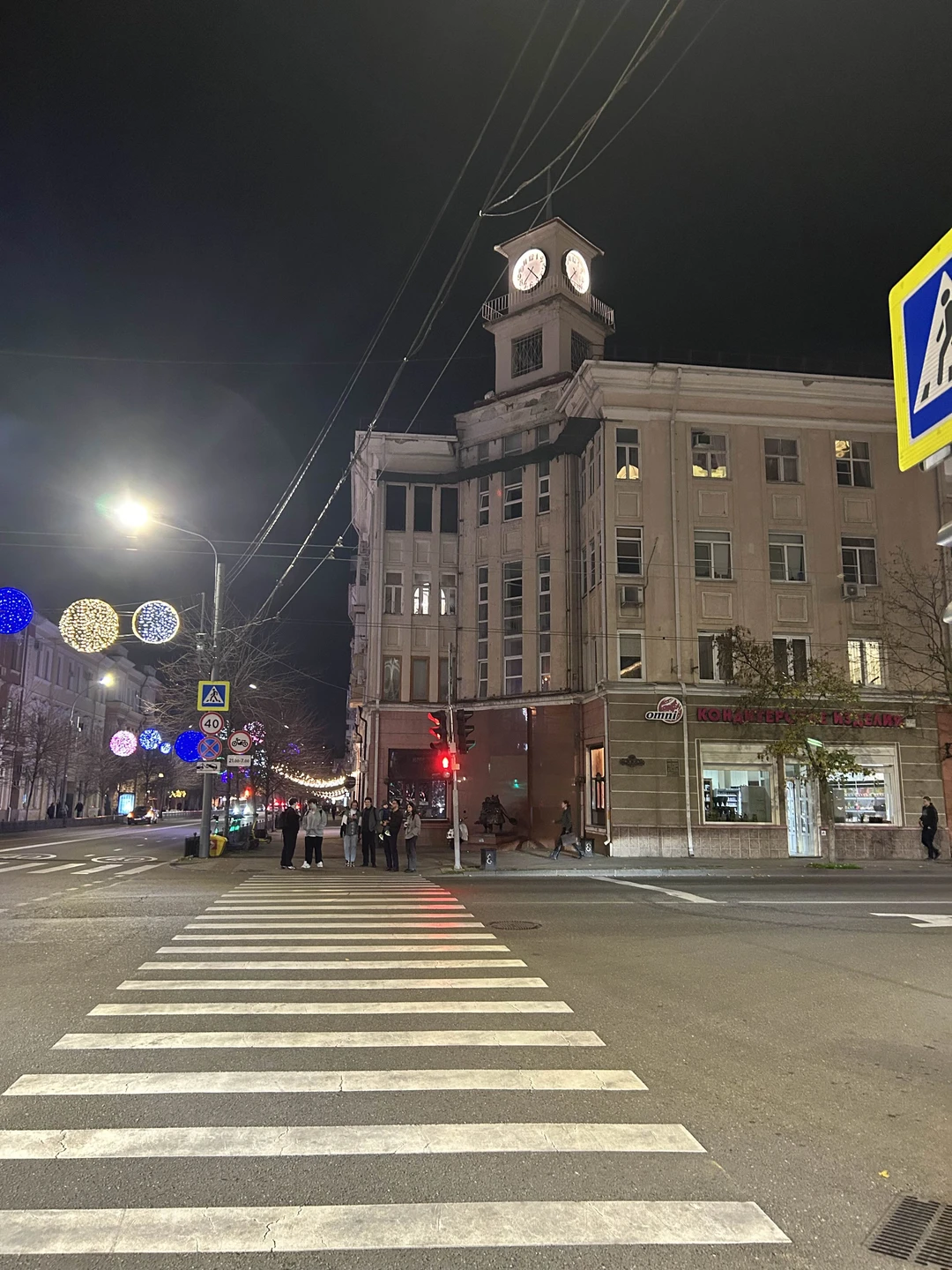 Отличная экскурсия, отличный экскурсовод. Интересный рассказ, не спешная вечерняя прогулка подойдет всем и детям и взрослым