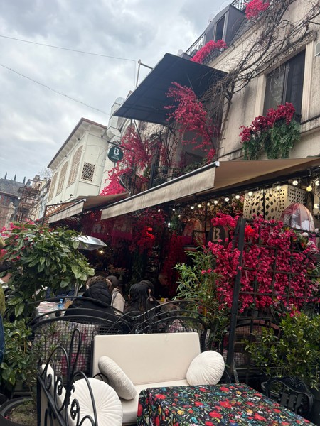 Старый и верный традициям Тбилиси (Вероника)