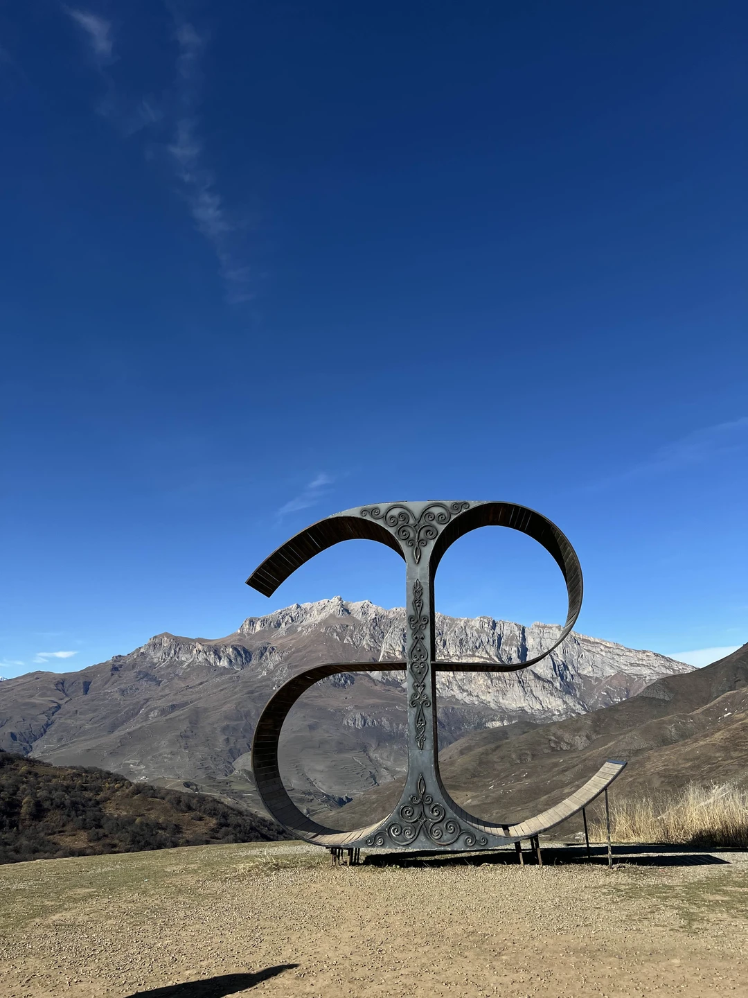 У нас была экскурсия в Северную Осетию с Юрием. Потрясающая поездка, очень повезло с погодой, было