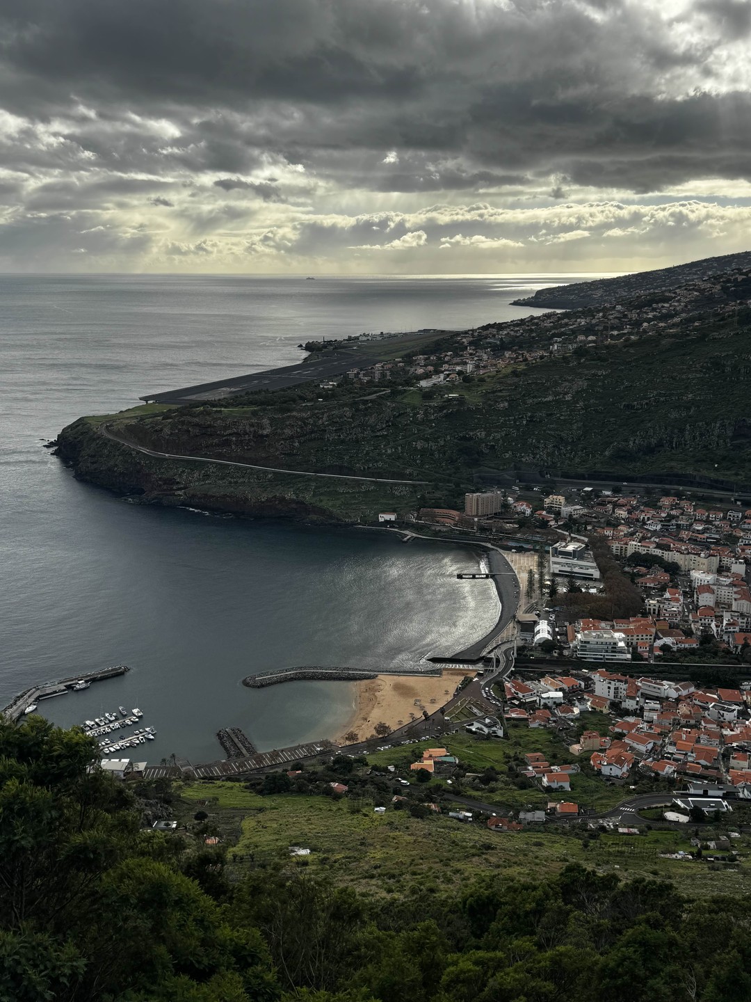 Очень понравились экскурсии с Максимом. Отличный гид, прислушивается к пожеланиям, ответит на любой вопрос. Смело рекомендовала бы друзьям!