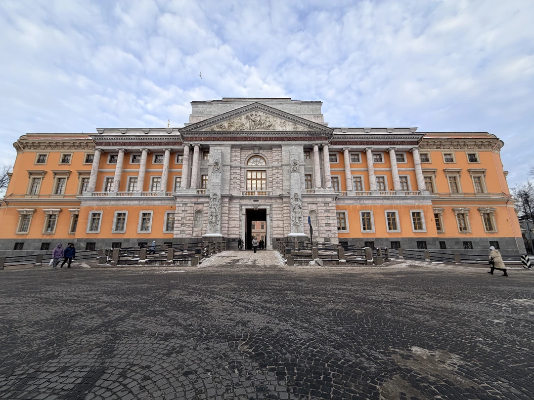 Фантастическое путешествие по историческим местам Петербурга