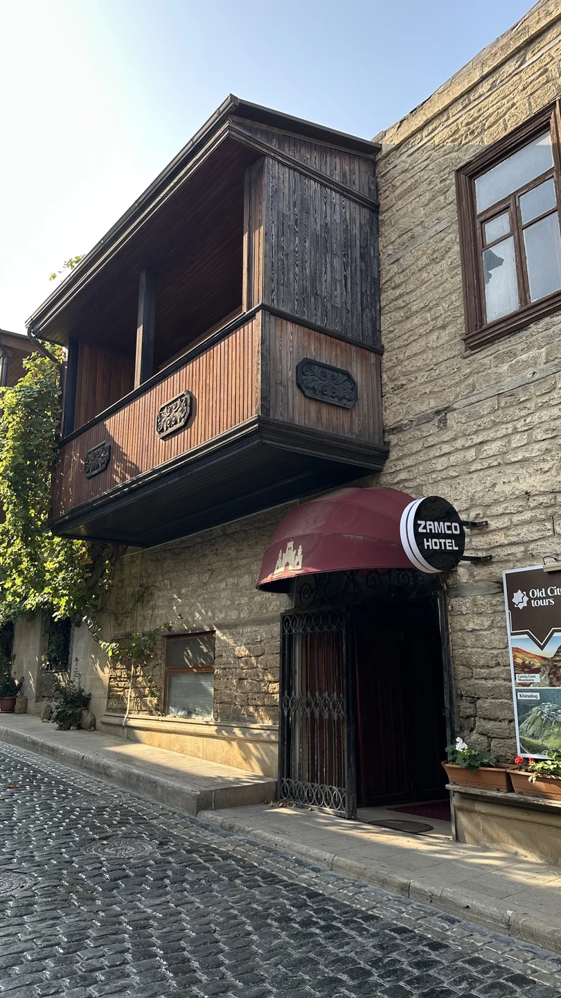 Мне очень понравилась экскурсия, гид Джамаль увлеченно, энергично, интересно, захватывающе рассказывает, полностью погружает в повествование, в