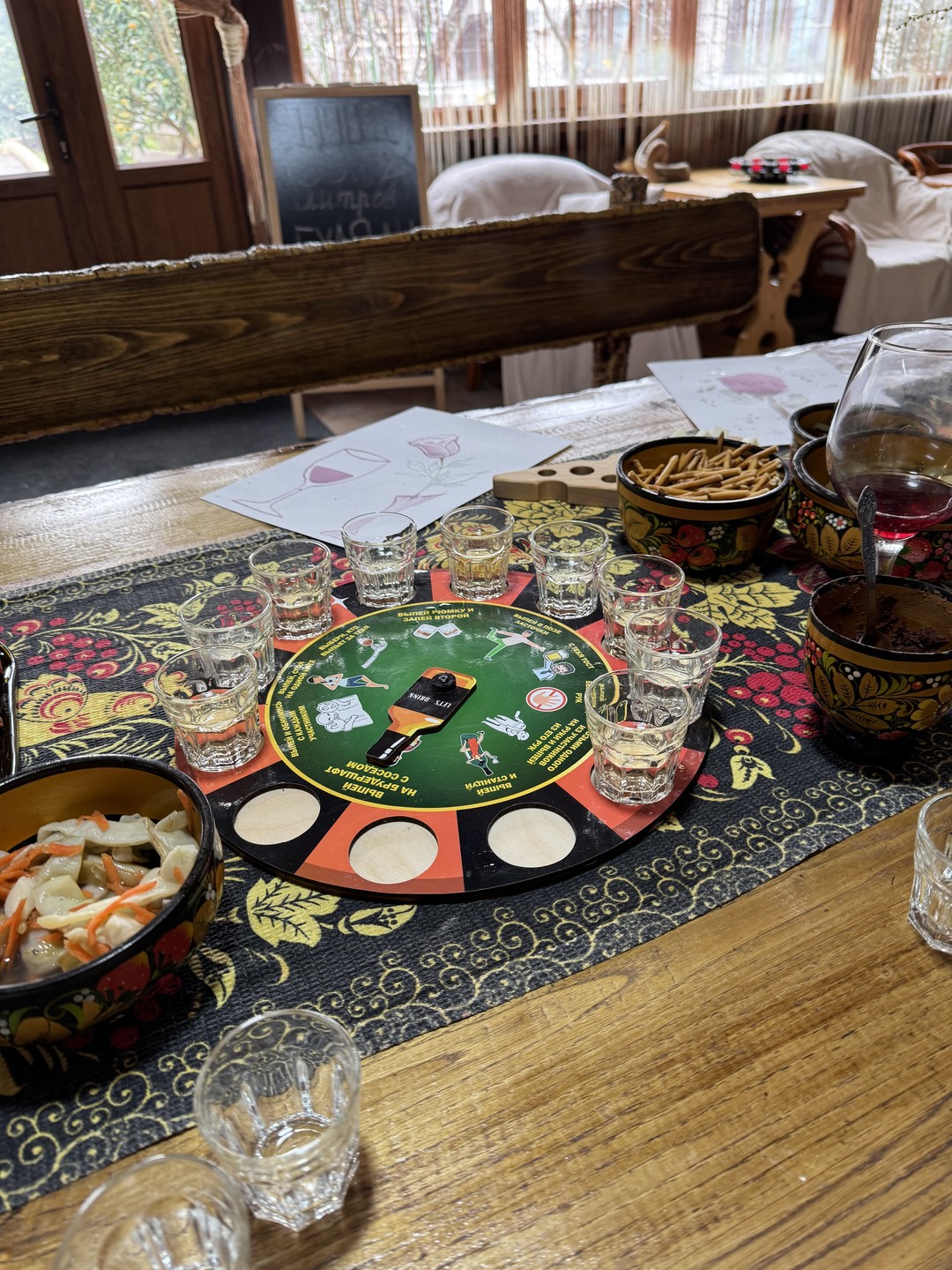 У нас была индивидуальная экскурсия, мы остались очень довольны! Теплая домашняя атмосфера, интересные активности, вкусное вино