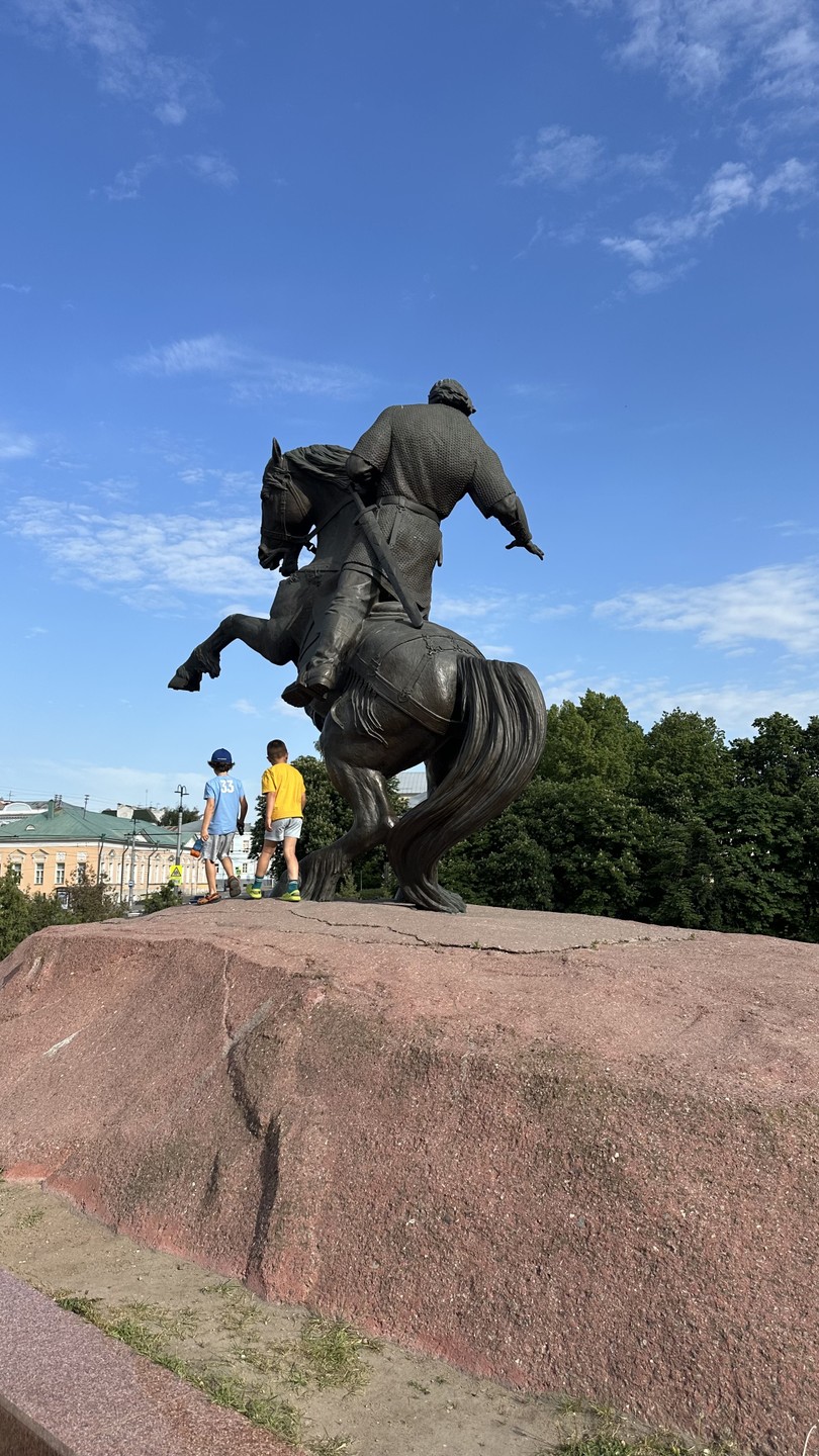 Очень понравилась прогулка с Алексеем! 2 часа незаметно пролетели за беседой про историю Рязани. Алексей отличный
