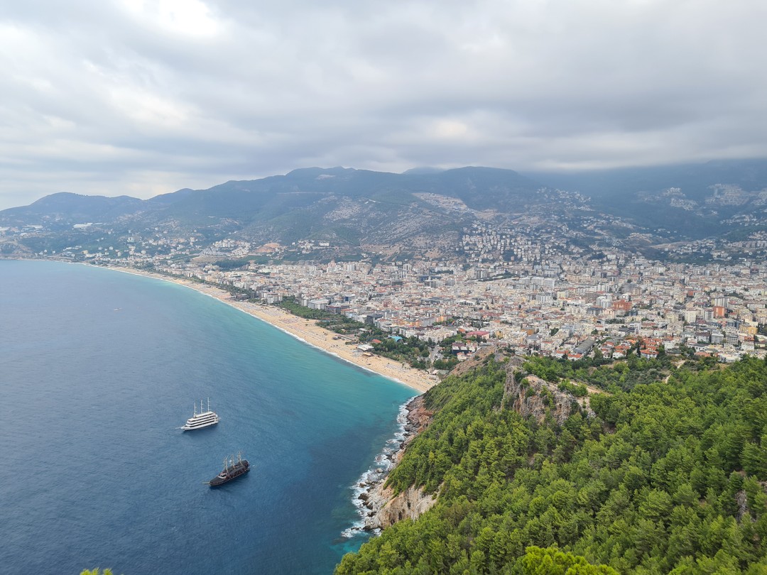 Прекрасно провели день, Фырат забрал нас из отеля и провел экскурсию по всем местам из описания