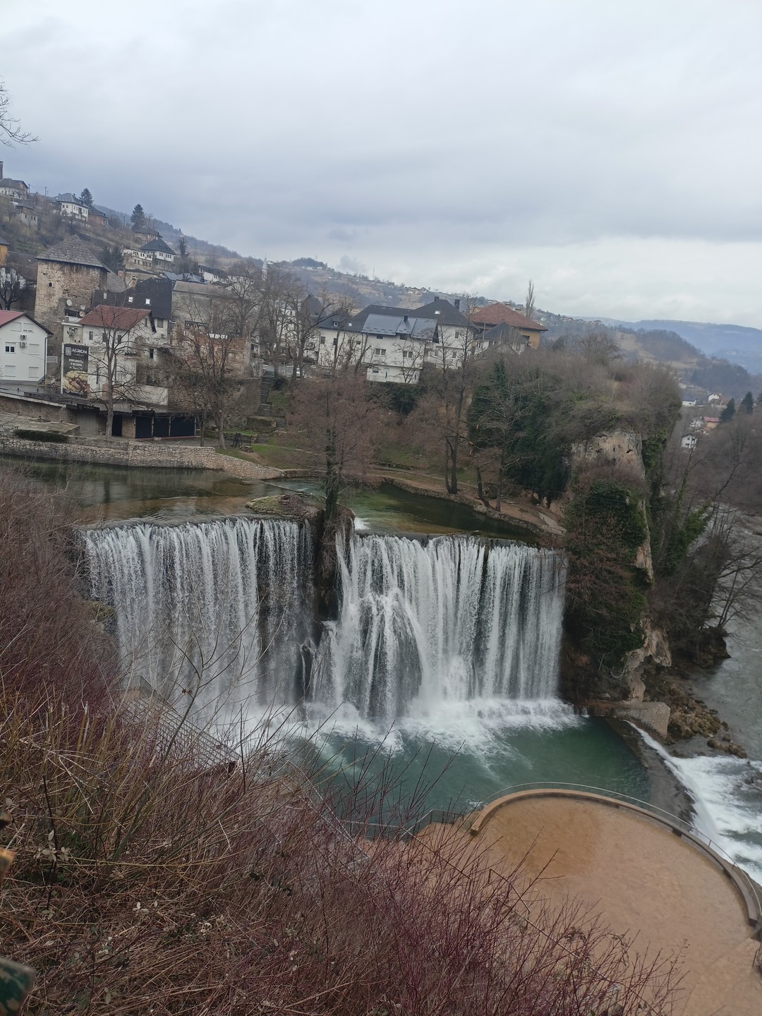 Если вы хотите посетить Травник и Яйце, рекомендую взять эту экскурсию. Расстояние очень внушительное, но на