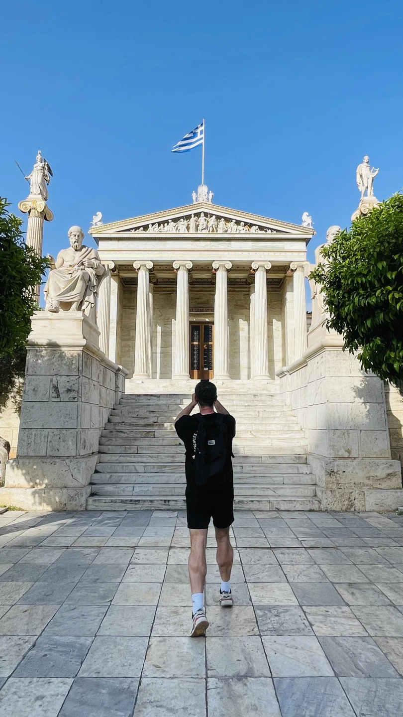Экскурсия Ольги стала одним из самых ярких впечатлений от Афин. Нетривиальная тема, прогулка по нетуристическому пестрому