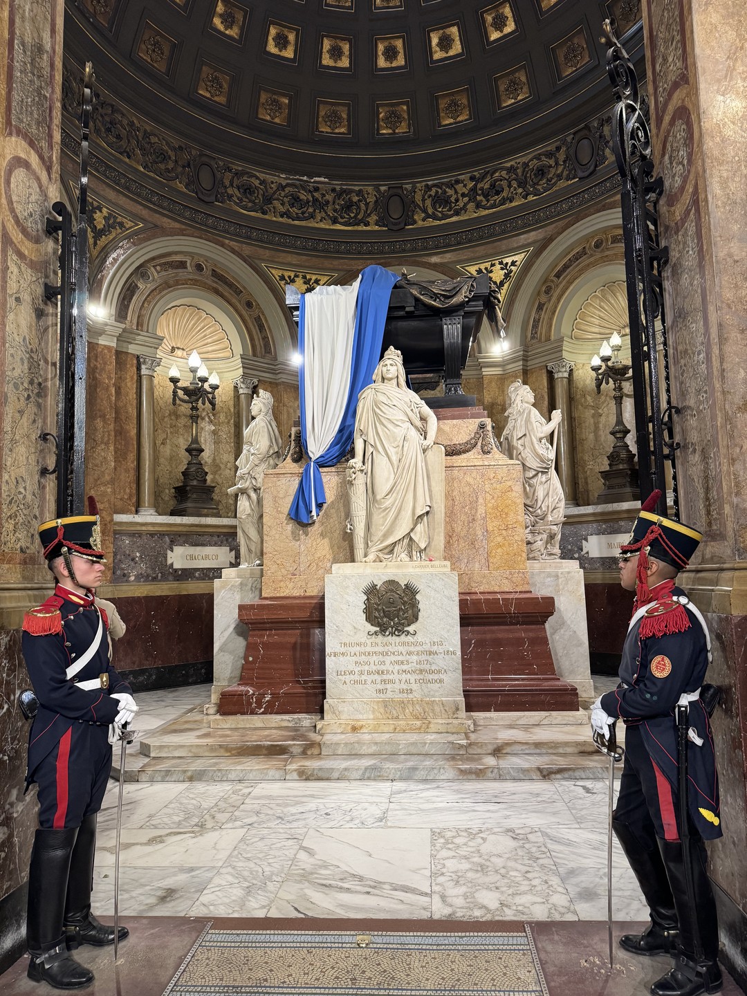 Нам очень понравилась экскурсия! Светлана очень позитивная девушка, знающая город на 💯. Мы не просто узнали