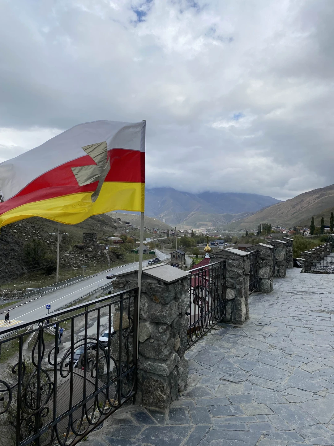 Алексей отличный гид, очень интересно рассказывает, маршрут сформировал так, что мы миновали всех остальных туристов и