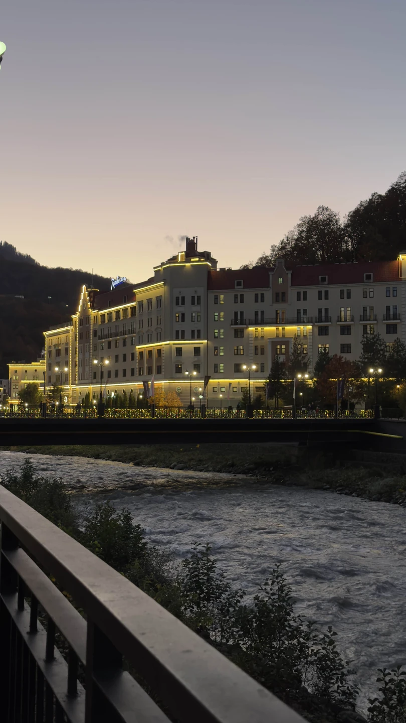 Все очень хорошо организовано) экскурсовод вообще просто супер)) мы хоть и не первый раз на поляне но все равно было очень интересно)