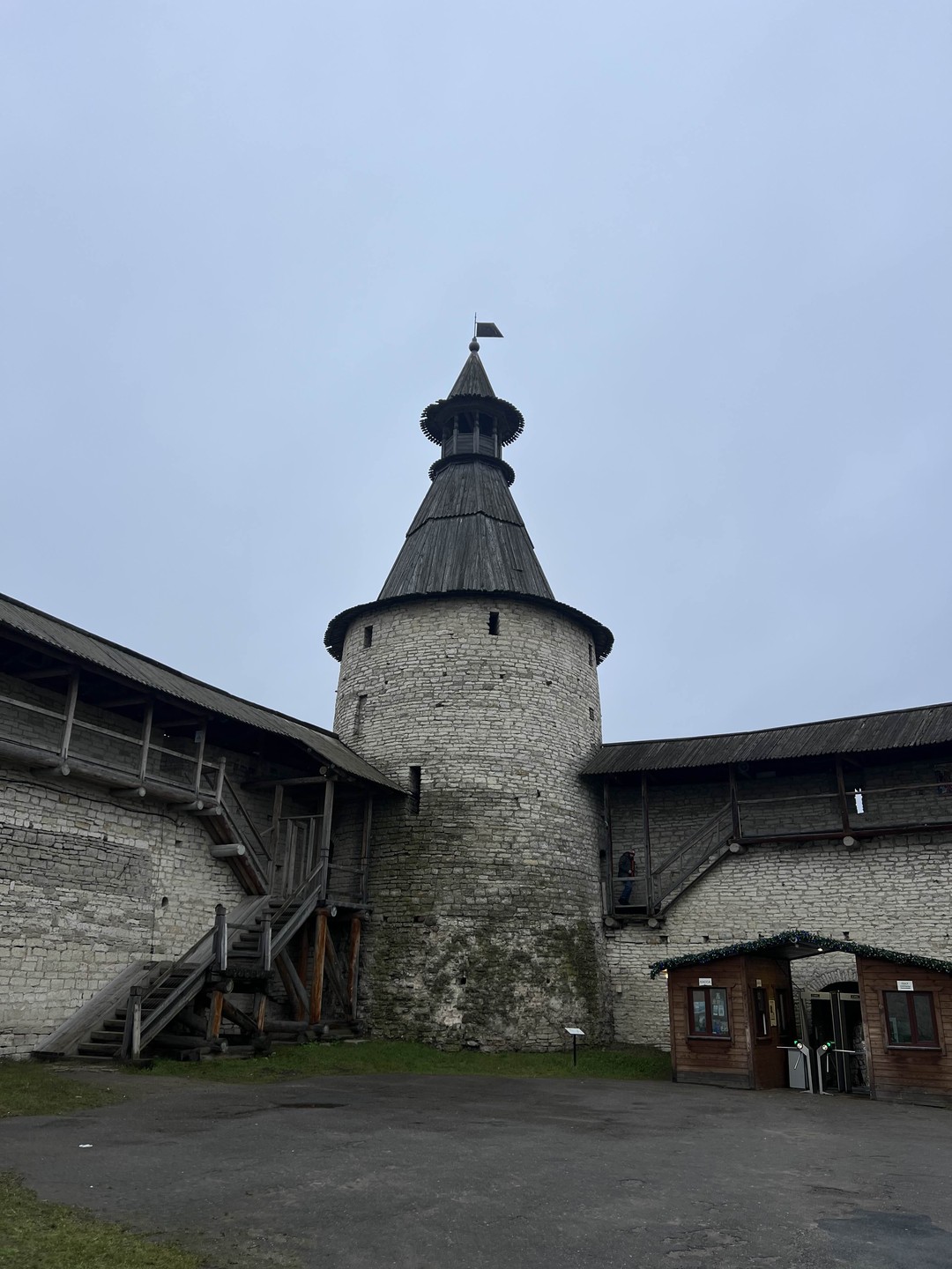 Владимиру огромное спасибо! Отлично провел экскурсию, мы остались очень довольны экскурсией