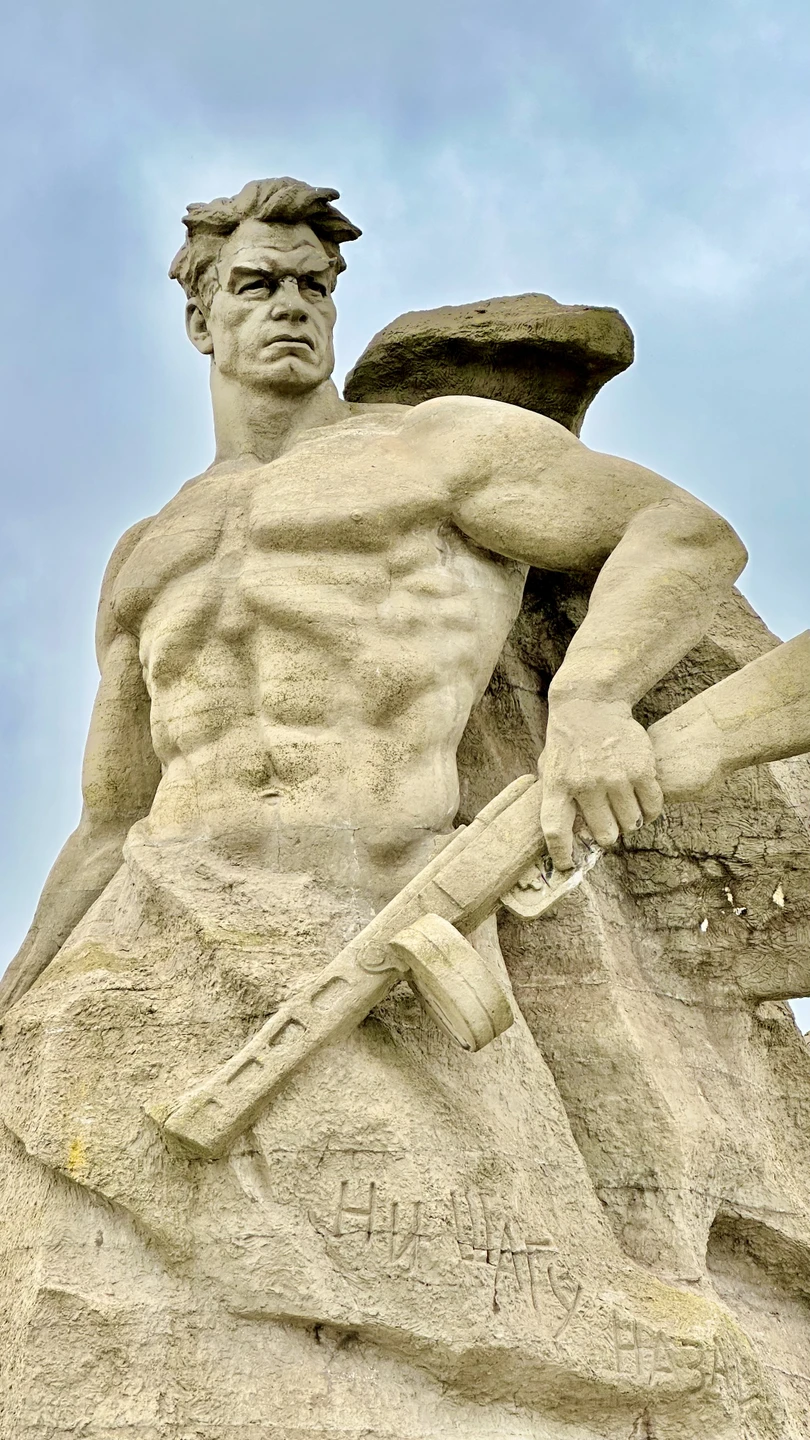 Экскурсию нам проводил Никита в начале ноября. С нами был сын восьми лет и даже ему