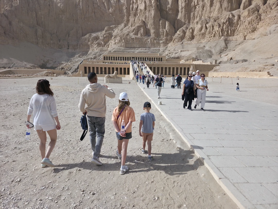 Нас принимал Ахмед, получилось хорошо.