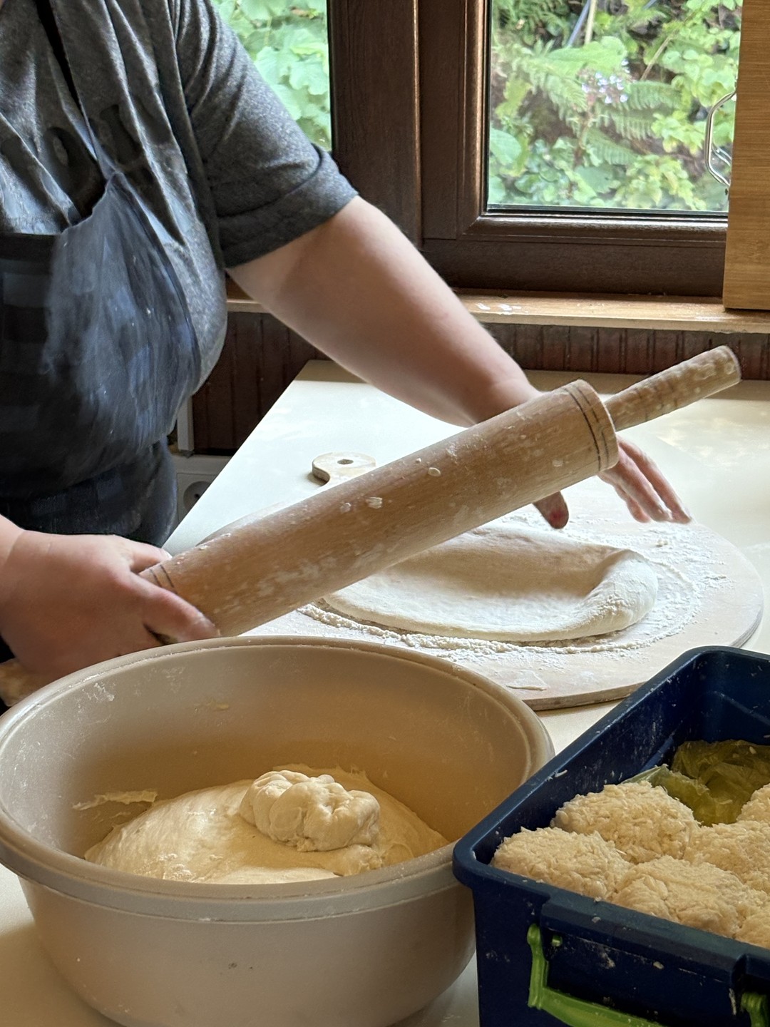 Поездка оставила невероятные впечатления! Увидели потрясающие горные пейзажи, сделали множество красивых фотографий. Особенно запомнилось яркое застолье