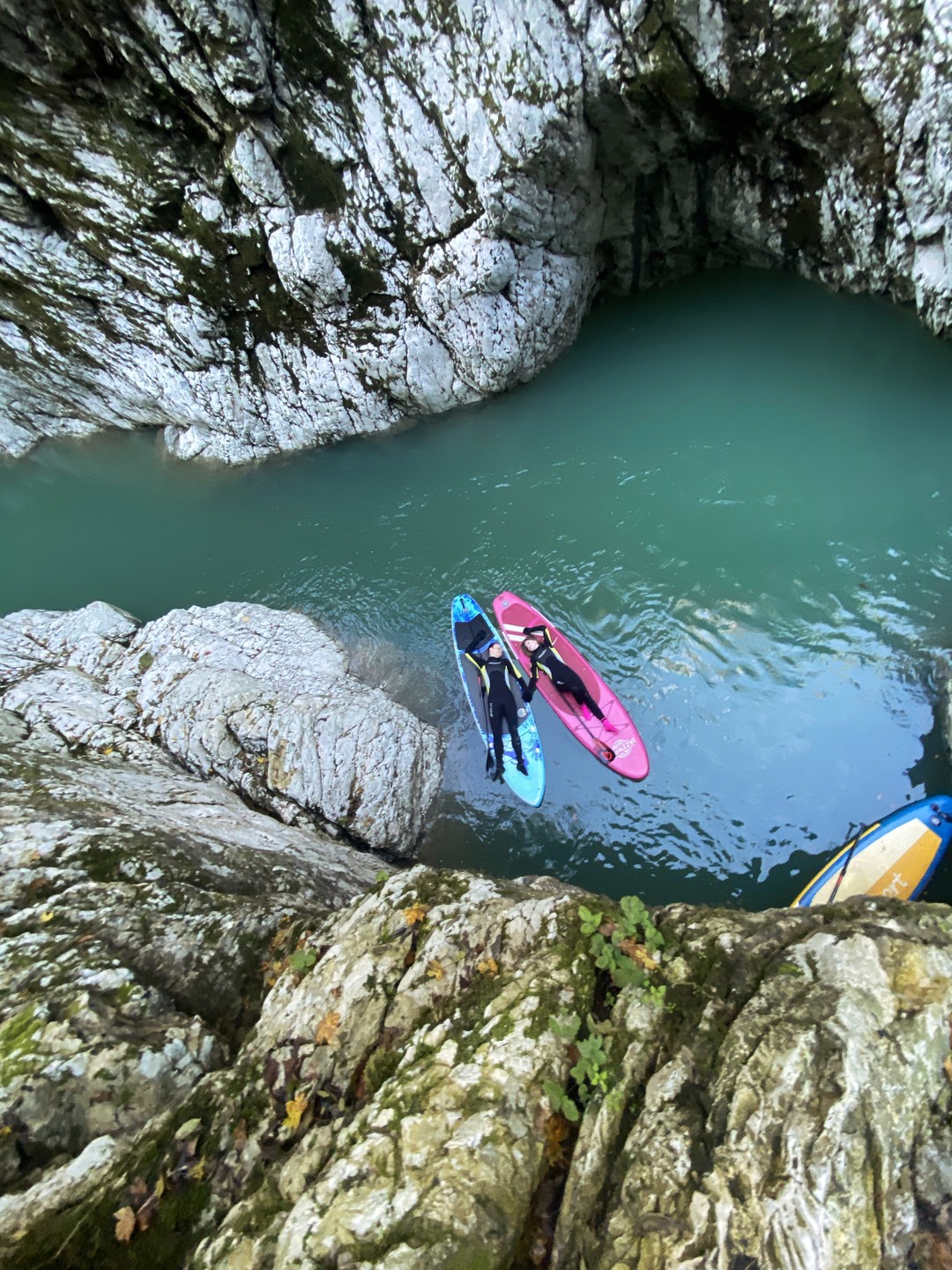 Посещали каньон с Евгением ранненоябрьским утром. Каньон нереальной красоты! Ни одна фотка не передаёт то, что