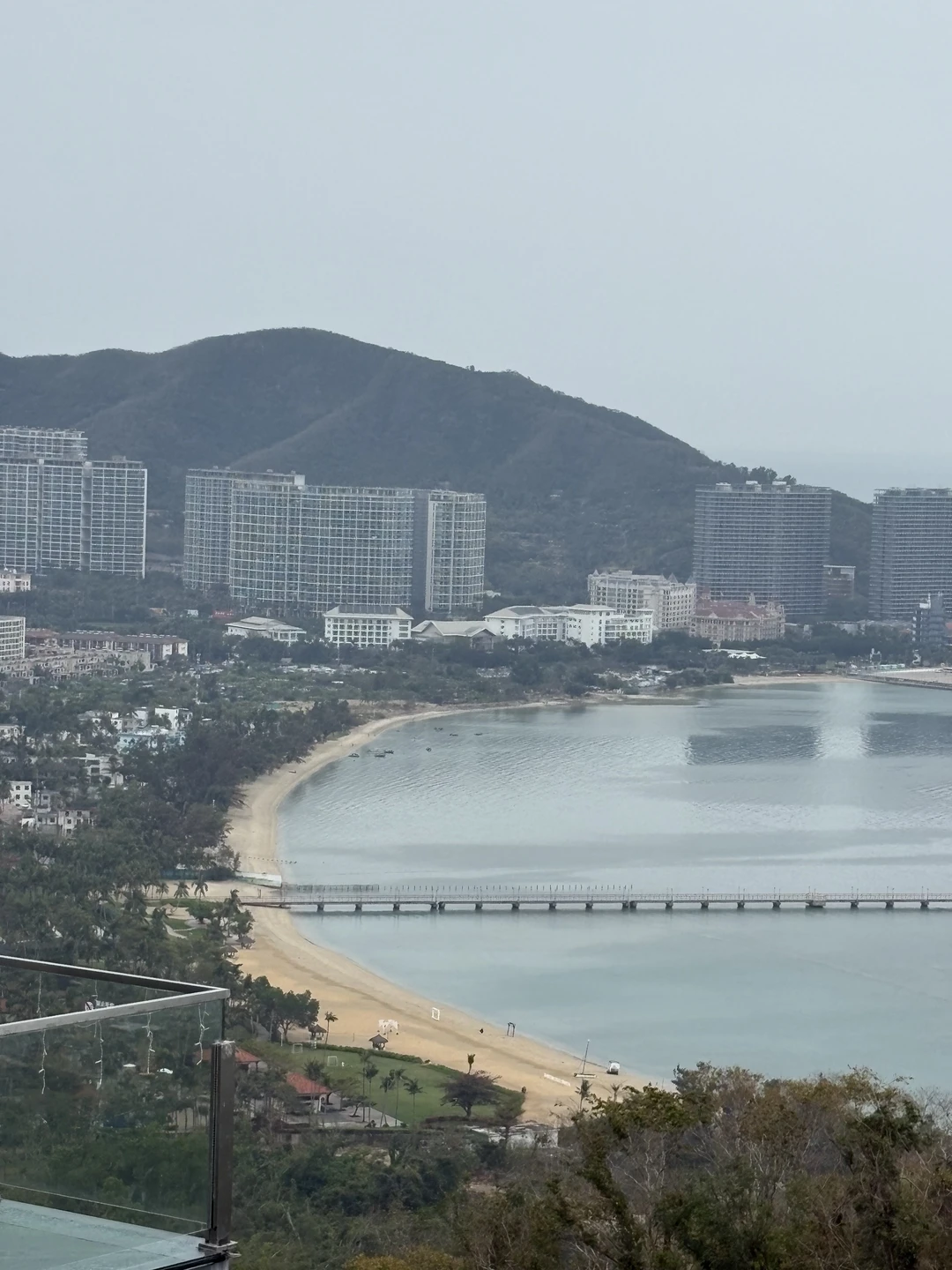 Гид доброжелательный русскоговорящий китайский парень по имени Иван(русский вариант). Удобная чистая машина. Маршрут соответствовал описанию. Сам