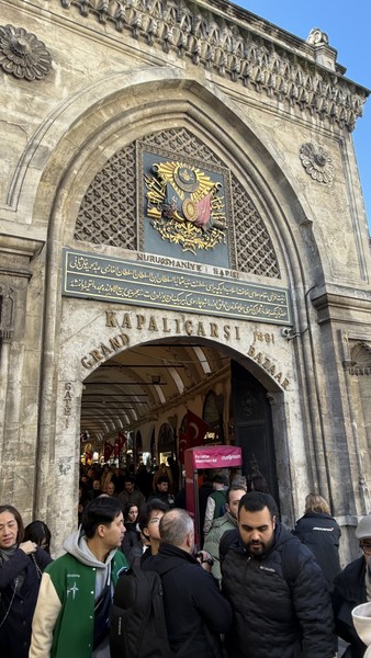 Большое спасибо Волкану за наш чудесный первый день в Стамбуле и великолепную прогулку! Волкан провел нас