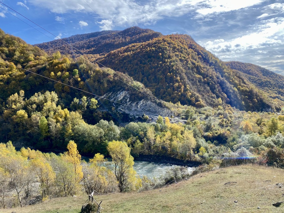 Казбек из Тбилиси: целебные травертины и волшебство горной долины (Виктория)