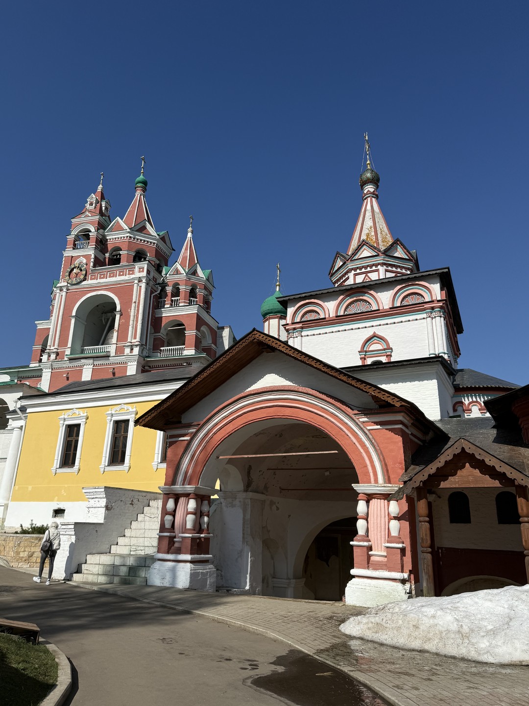 Экскурсию провел Арсений, который прекрасно владеет информацией и очень интересно ее преподносит! Однозначно рекомендуем!!!