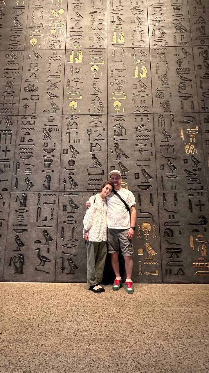 Безмерно благодарны нашему гиду Махиру. Два дня мы провели на экскурсиях на пирамидах в Гизе и в храмовом комплексе Сакары, и в Новом музее Египта