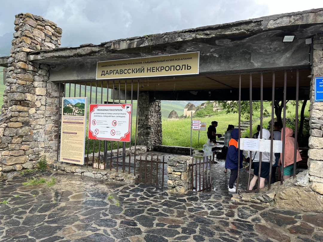 Хочу выразить огромную благодарность нашему гиду Артемию. Было очень интересно и увлекательно. Он как энциклопедия, знает