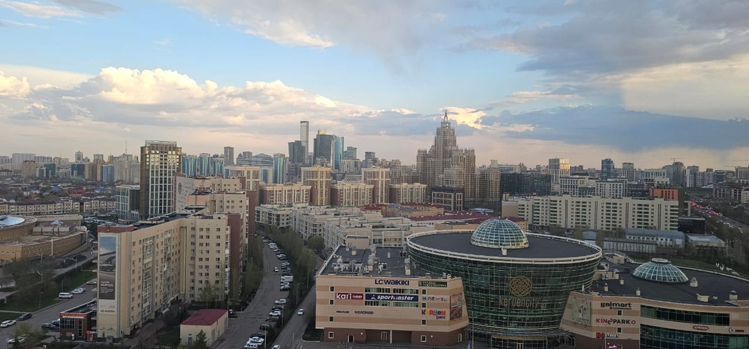 Пройдете по главному проспекту Астаны, вокруг современные здания гос. учреждений. Красиво, аккуратно. Второй раз точно не