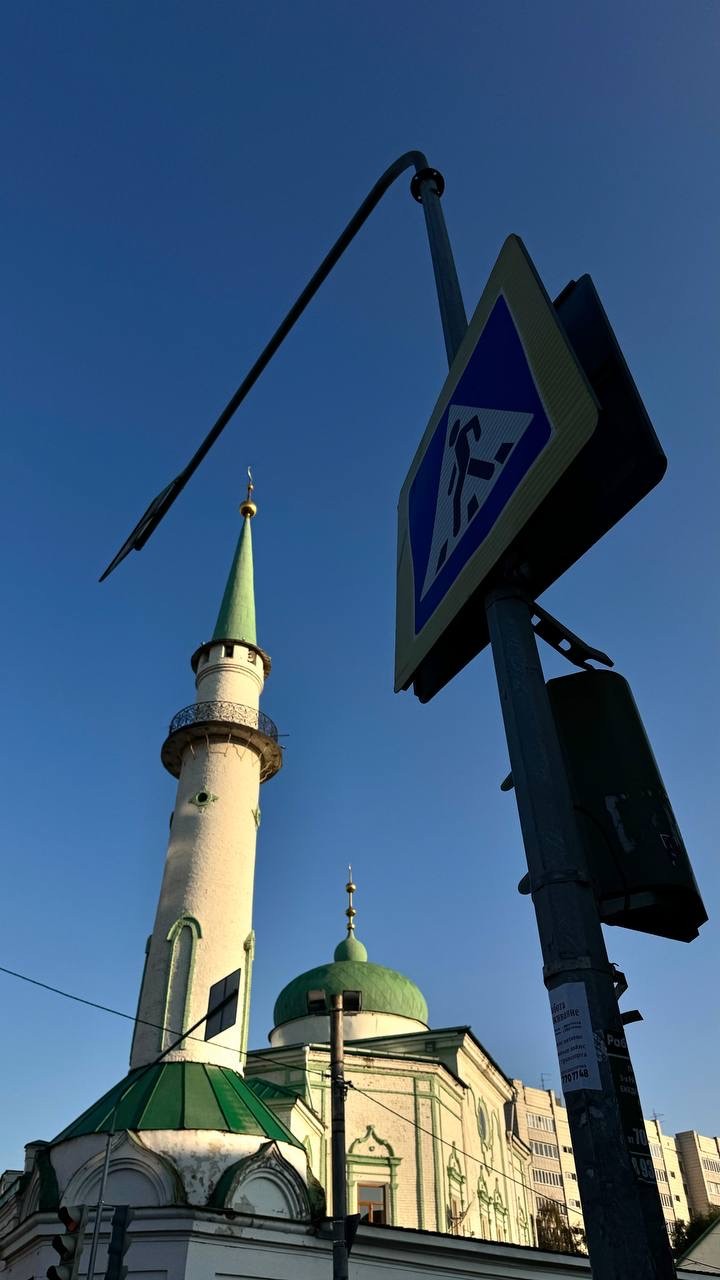 Беру уже вторую экскурсию у девчонок. Очень понравился непринужденный формат и голос рассказчицы. Первый раз гуляла