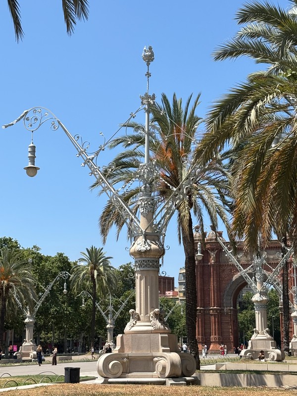 Тайное общество символов и загадок: квест по Барселоне 9+