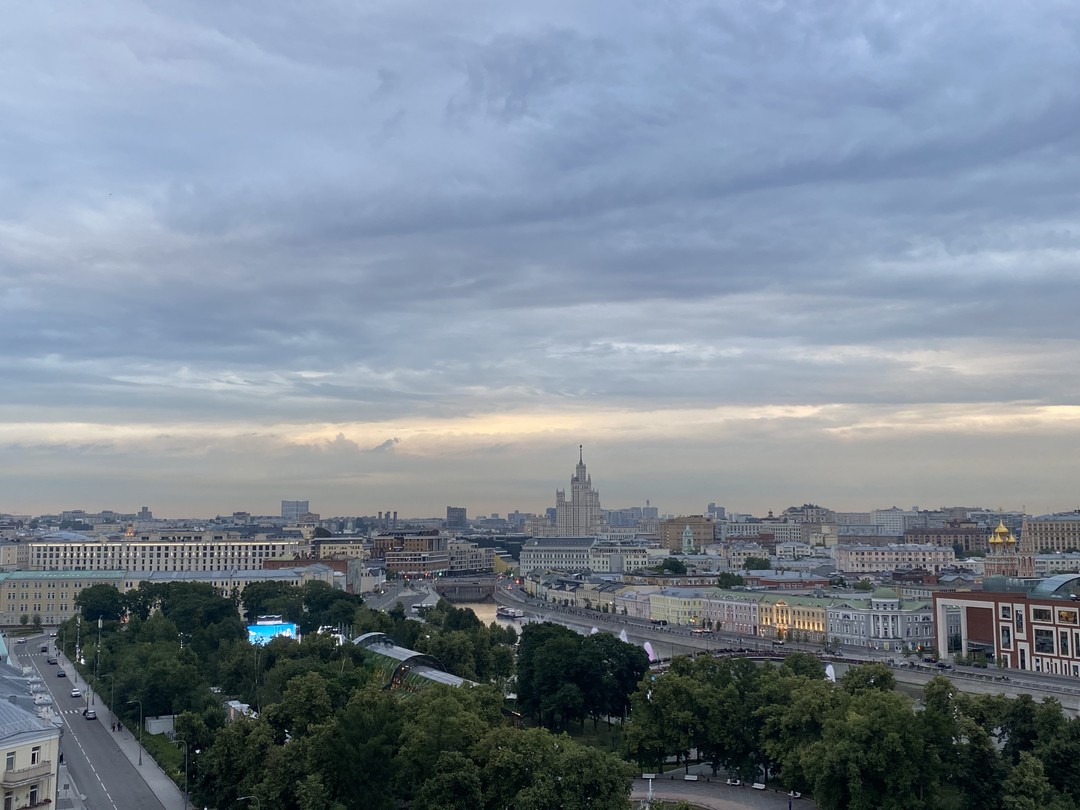 Замечательная экскурсия, проведённая с любовью к Москве. Полное погружение в историю дома и его обитателей. Увлекательный
