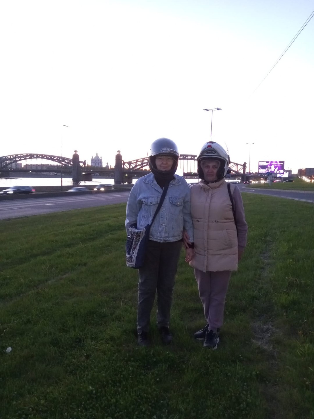 На мотоцикле по вечернему Питеру или к разводным мостам (Ольга)