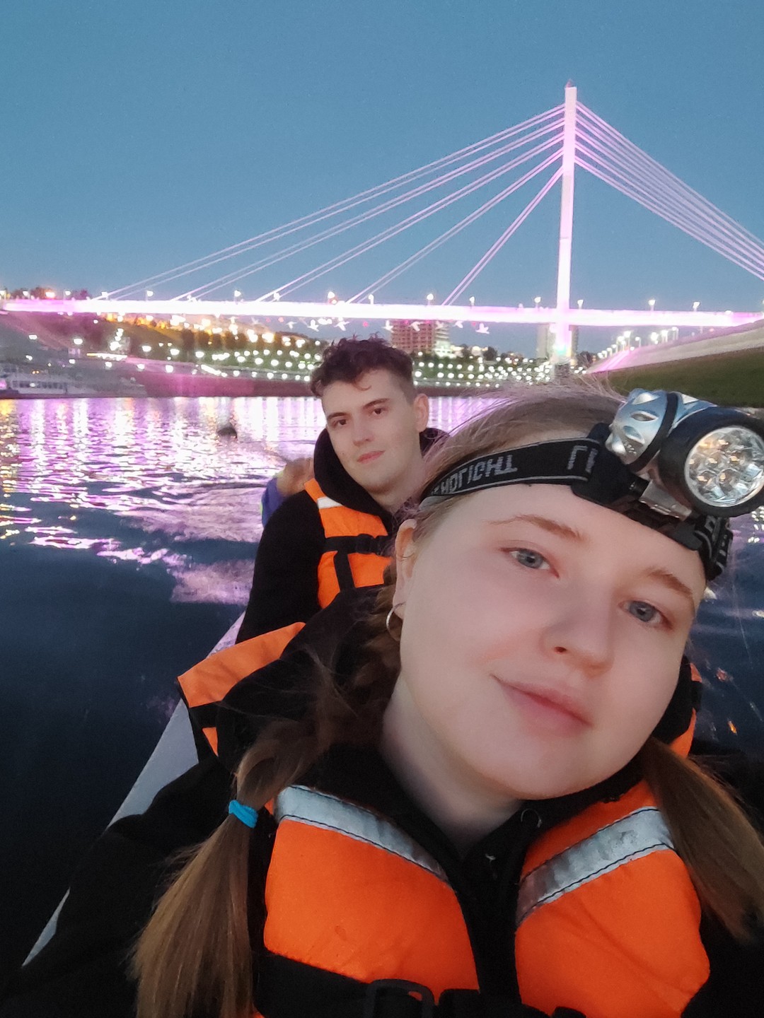 7.08 были на прекрасной прогулке на байдарке по вечерней Тюмени. Это было удивительное свидание с огнями