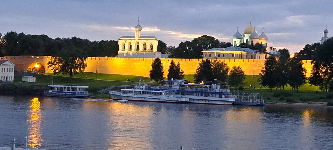 Великий Новгород: прогулка вдоль Кремлёвской стены (Жанна)
