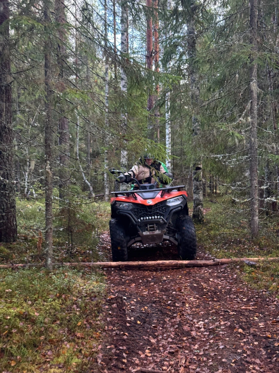 29 октября 25г. ездили со Святославом на квадроциклах. Была с ребенком 11 лет. Перед поездкой выдали