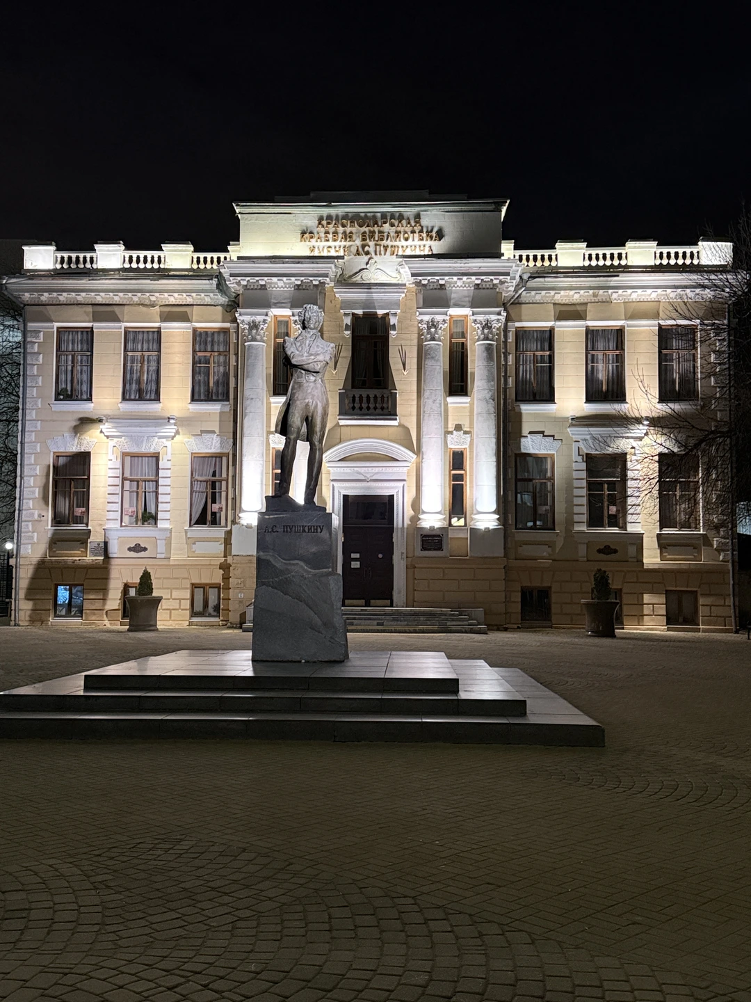 Огромная благодарность Юрию за экскурсию по вечернему Краснодару и парку Галицкого. Очень остались довольны, с отличным