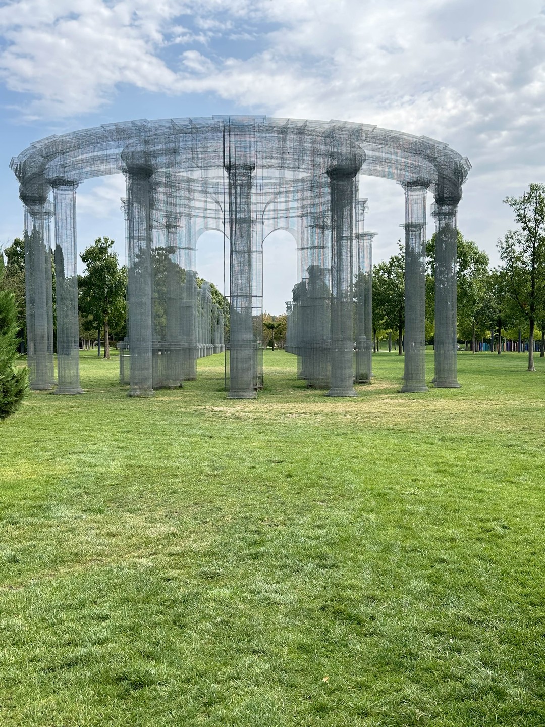 Экскурсия нам очень понравилась,Виктория отличный специалист своего дела,интересный рассказчик,мы узнали о истории создания парка,названия растений,посмотрели много